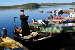 Rovasti Vesa Takala varittelee vapoja