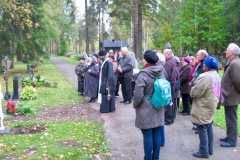 Seurakuntalaiset osallistuivat isä Hannu Loiman panihidassa