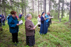 Juhlan aattona muistopalvelus vanhalla hautausmaalla
