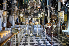 Sunnuntaina osallistuimme Liturgiaan, Neitsyt Marian kirkossa