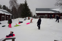 Mäenlaskua Seurakuntakeskus Elian pihassa