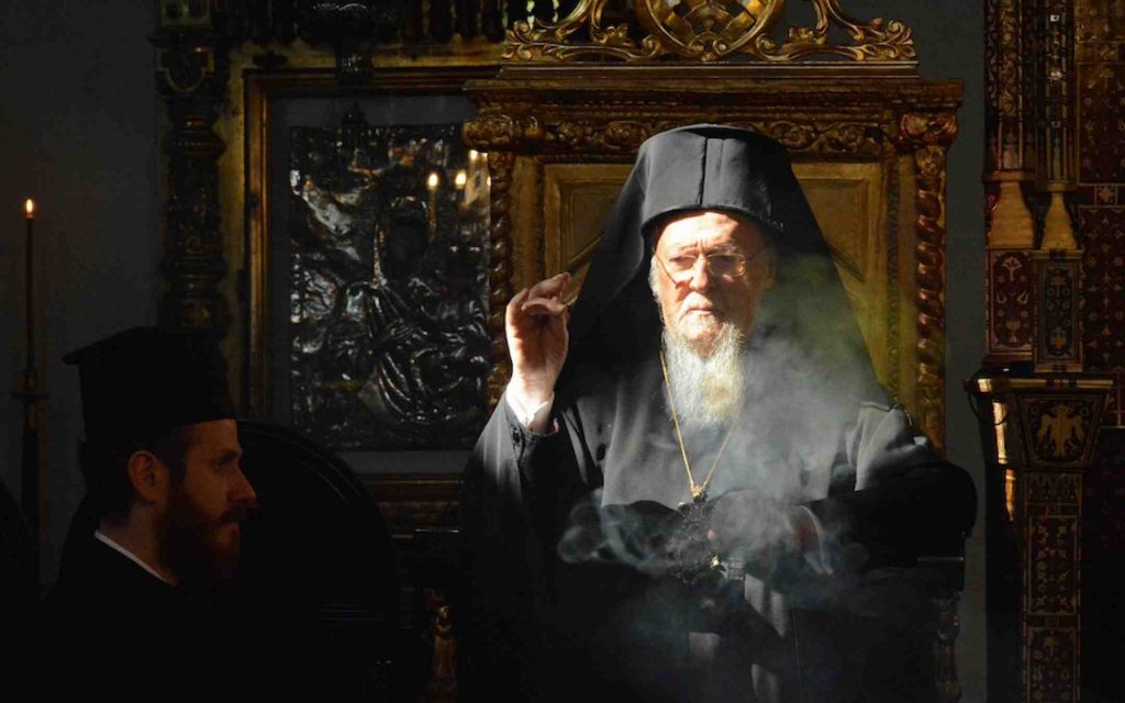 Patriarkka suitsuttaa
