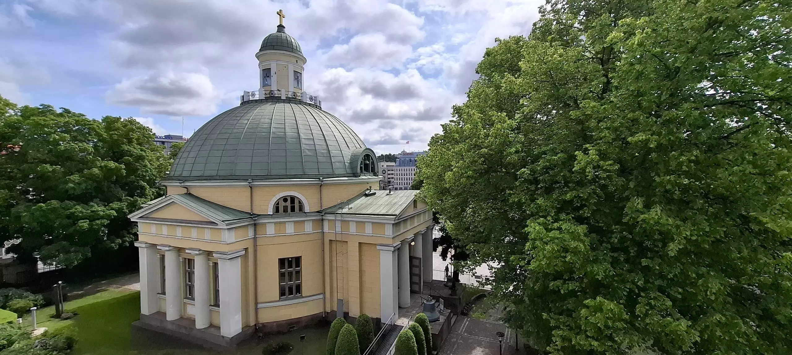 Kirkko ulkoa kesa