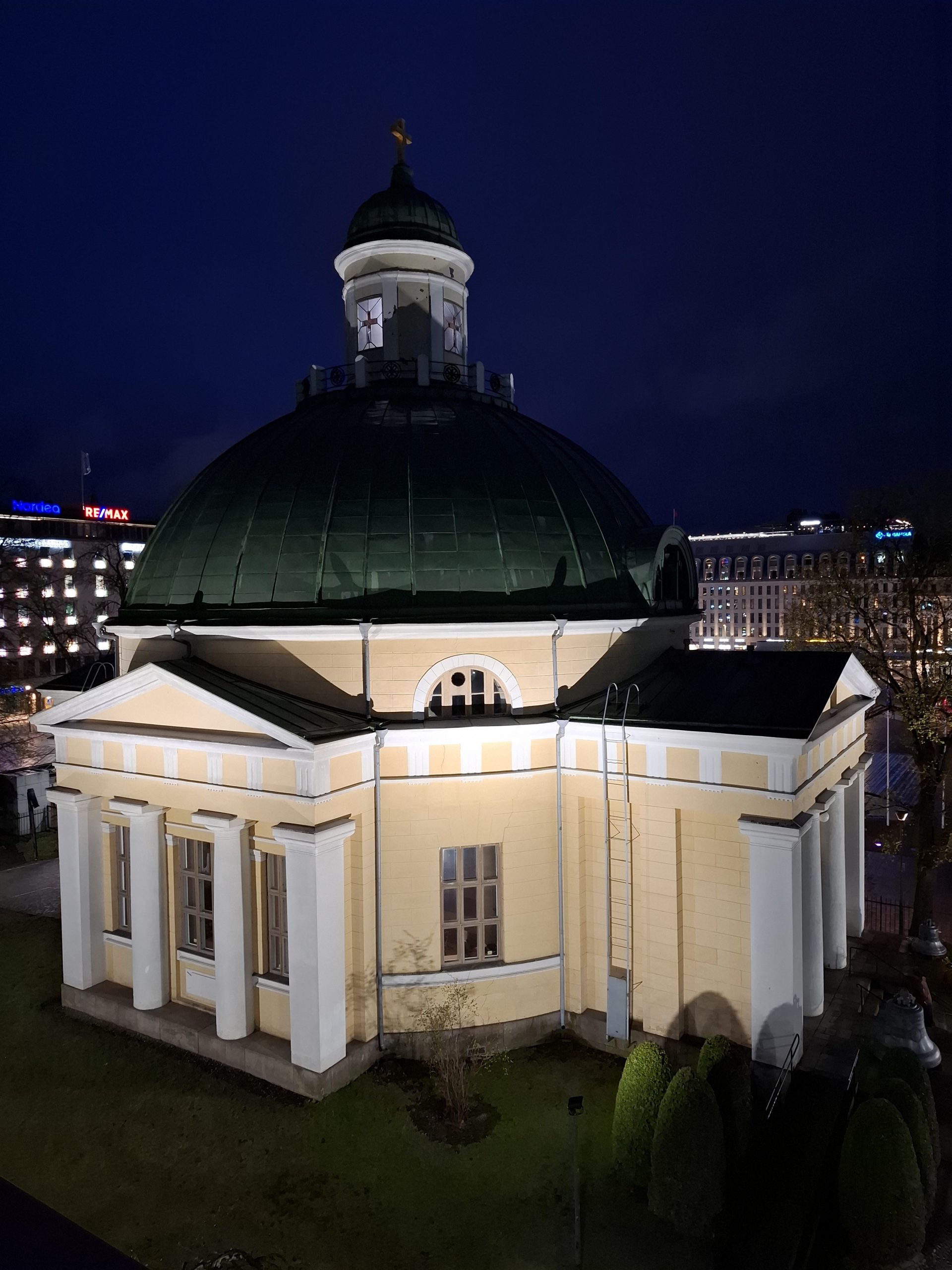 Turun pyhän Aleksandran kirkko pääsiäisyönä 2025.