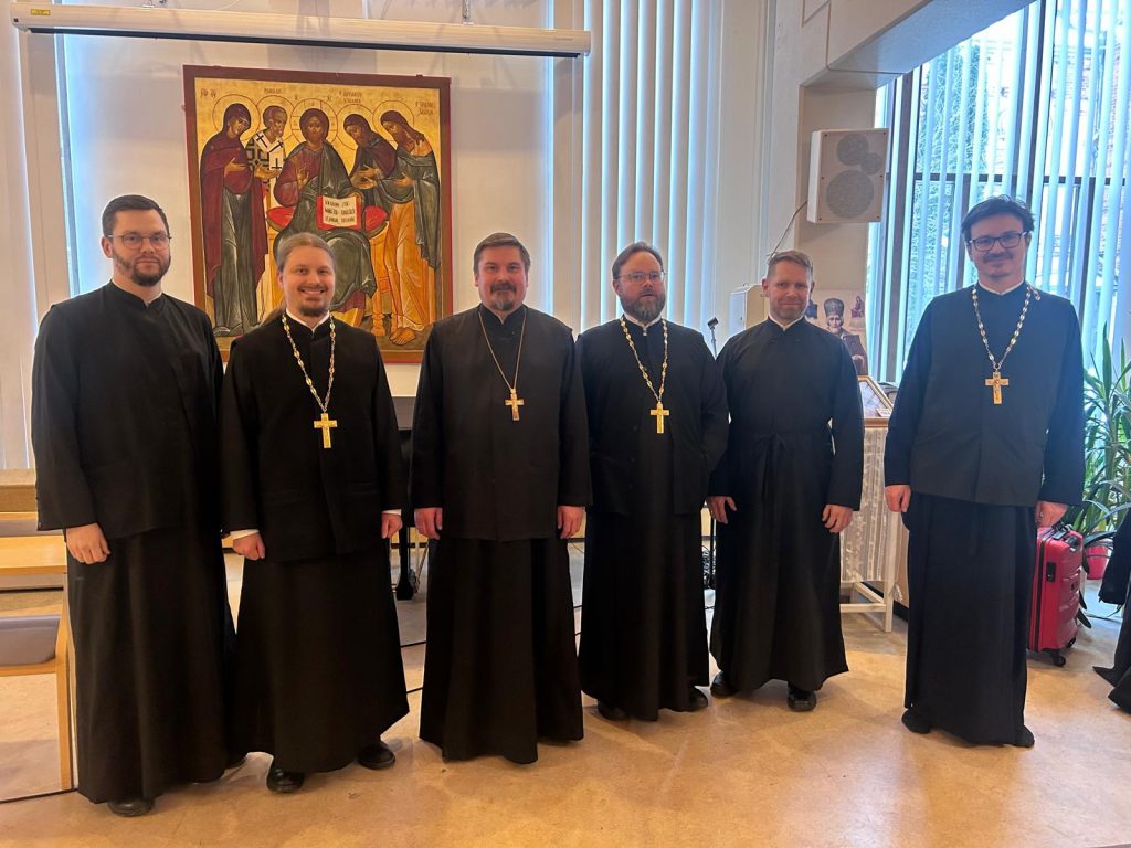 Pappien liiton hallitus yhteiskuvassa